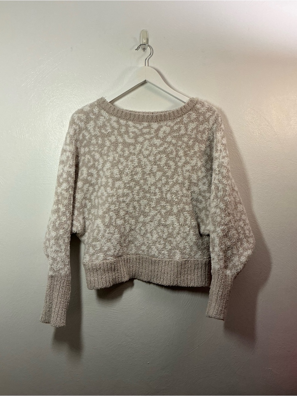 Jessica Simpson Beige Leopard-Pattern Crewneck Sweater Size Medium